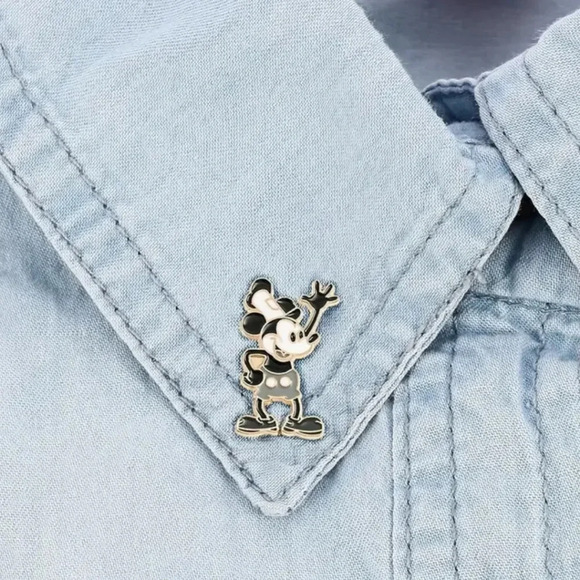 🍁2 for $20 Vintage Mickey Steamboat Willie Black and White Enamel Pin - Picture 3 of 5